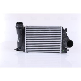 Kjøp Intercooler av NISSENS 961122 til den lave prisen 1750,35 NOK
