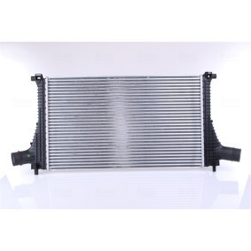 Kjøp Intercooler av NISSENS 961502 til den lave prisen 2608,76 NOK