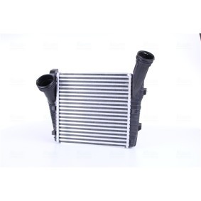 Kjøp Intercooler av NISSENS 96611 til den lave prisen 2089,87 NOK