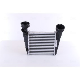 Kjøp Intercooler av NISSENS 96731 til den lave prisen 986,40 NOK