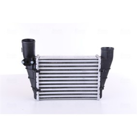 Kjøp Intercooler av NISSENS 96896 til den lave prisen 912,35 NOK