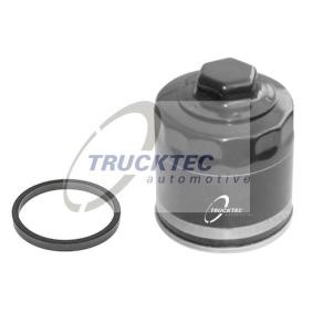 Köp Oljefilter av TRUCKTEC AUTOMOTIVE 07.18.021 till det låga priset 125,10 kr