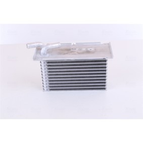 Kjøp Intercooler av NISSENS 96470 til den lave prisen 1424,01 NOK