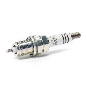 Comprar Bujía de encendido de NGK 2477 a bajo precio de 15,00 €