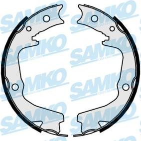 Köp Handbromsbackar av SAMKO 81031 till det låga priset 390,12 kr