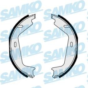 Köp Handbromsbackar av SAMKO 81036 till det låga priset 476,43 kr