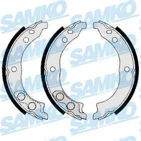 Köp Handbromsbackar av SAMKO 88900 till det låga priset 413,24 kr