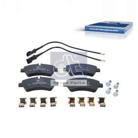 Kjøp Bremseklosser av DT Spare Parts 13.93112 til den lave prisen 645,71 NOK
