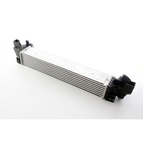Ladeluftkühler BSG 15-535-026 für MINI