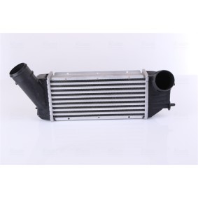 Köp Intercooler av NISSENS 96790 till det låga priset 1021,38 kr