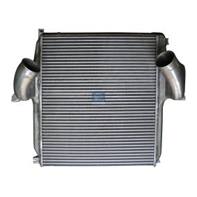 Köp Intercooler av DT Spare Parts 4.62693 till det låga priset 15352,39 kr