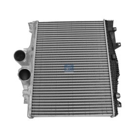 Kjøp Intercooler av DT Spare Parts 4.63716 til den lave prisen 14352,38 NOK