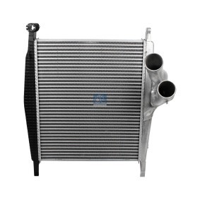 Kjøp Intercooler av DT Spare Parts 4.63718 til den lave prisen 14171,57 NOK