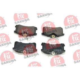 Acquista Kit pastiglie freni da SAKURA 601-20-3755 a buon mercato per soli 30,30 €