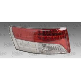 Comprar Piloto trasero de VALEO 043957 a bajo precio de 117,44 €