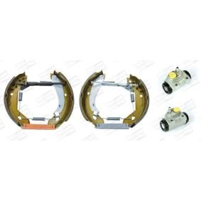 Compre Kit de frenos de tambor de CHAMPION online para 19 I Cabriolet (D53_) a precios moderados