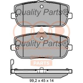 Acquista Kit pastiglie freni da IAP QUALITY PARTS 704-11039 a buon mercato per soli 80,74 €