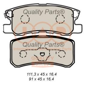 Köp Bromsbelägg av IAP QUALITY PARTS 704-12027 till det låga priset 1329,88 kr