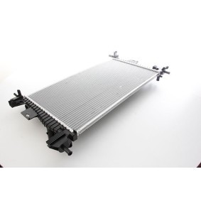 Achetez des Radiateur du moteur BSG BSG 30-520-033 à prix pour 129,68 €