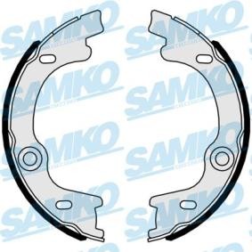 Köp Handbromsbackar av SAMKO 81063 till det låga priset 263,36 kr