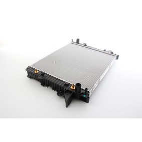 Achetez des Radiateur du moteur BSG BSG 15-520-039 à prix pour 321,78 €