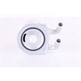 Acquista Radiatore olio motore da NISSENS 90695 a buon mercato per soli 48,78 €