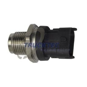 Køb Sensor, brændstoftryk af TRUCKTEC AUTOMOTIVE 05.13.031 til den lave pris 802,96 DKK