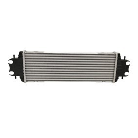 Kjøp Intercooler av FAST FT55592 til den lave prisen 1647,11 NOK