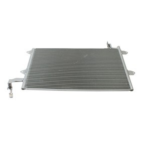 Acquista Condensatore climatizzatore da MAXGEAR AC830328 a buon mercato per soli 105,95 €