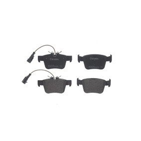 Achetez des Plaquettes de frein MAGNETI MARELLI 363700423180 à prix pour 110,13 €