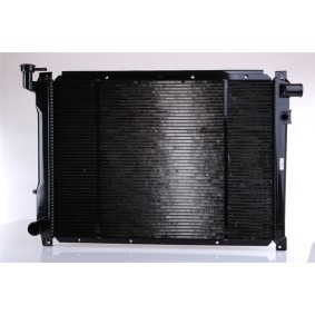 Achetez des Radiateur de chez NISSENS en ligne pour BLUEBIRD Hatchback (T72, T12) à prix modérés