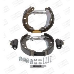 Achetez des Kit de freins, freins à tambours CHAMPION 381350CH à prix pour 134,22 €