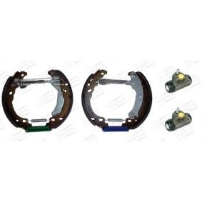 Achetez des Kit de freins, freins à tambours CHAMPION 381446CH à prix pour 83,32 €