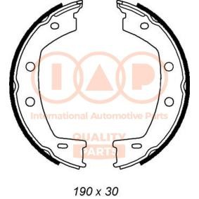 Achetez des Mâchoires de frein à main IAP QUALITY PARTS 705-14073 à prix pour 83,32 €