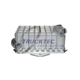 Compre Radiador de óleo de TRUCKTEC AUTOMOTIVE online para VARIO Automotora a preços moderados