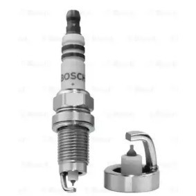 Comprar Bujía de encendido de BOSCH 0 241 235 715 a bajo precio de 11,92&nbsp;&euro;