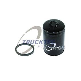 Köp Oljefilter av TRUCKTEC AUTOMOTIVE 07.18.065 till det låga priset 126,65&nbsp;kr